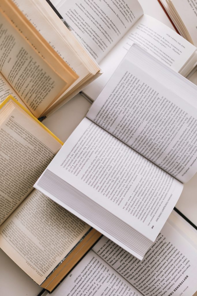 livres biographie ouverts